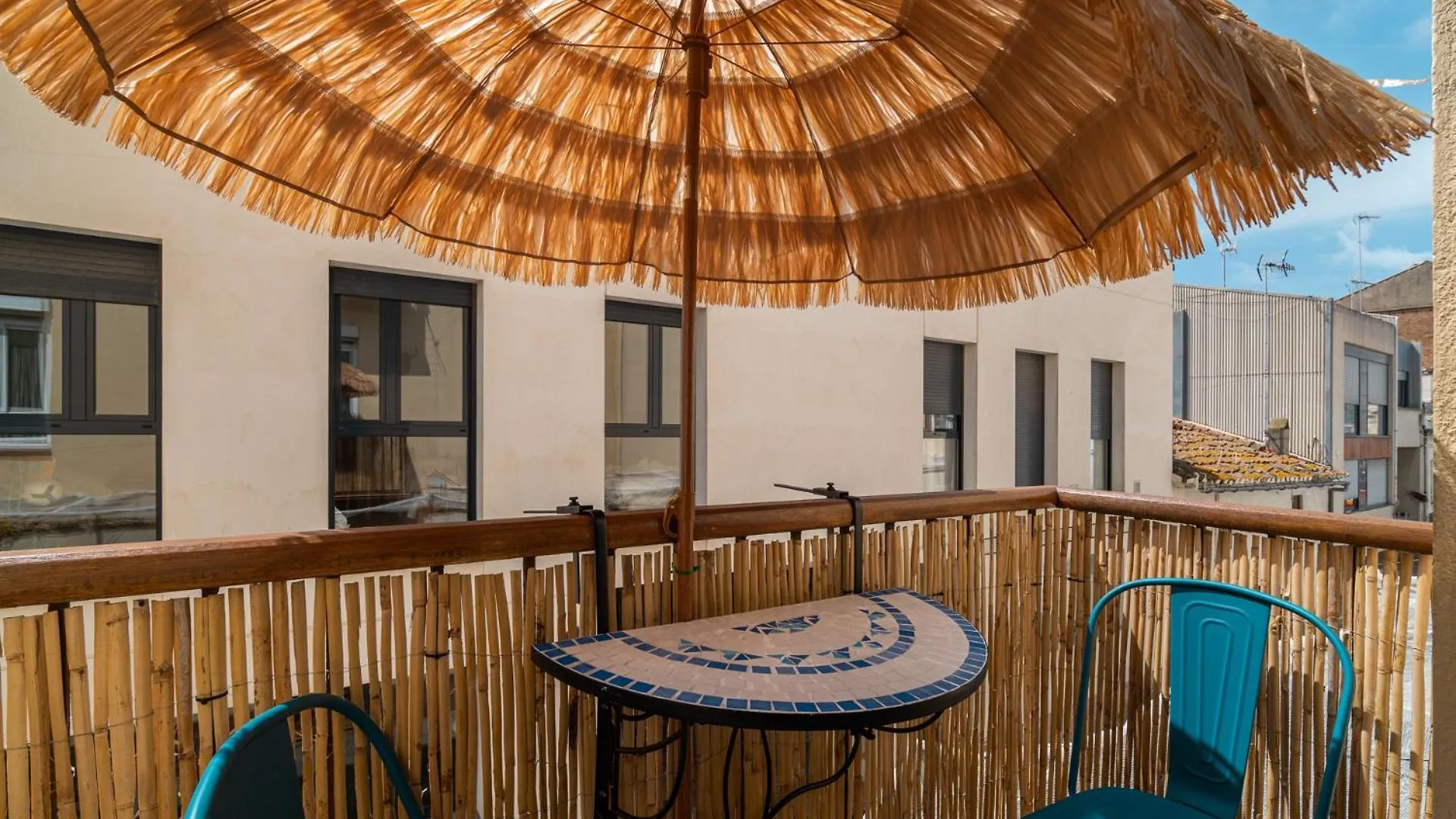 Oasis Beach-City Apartment مونغات